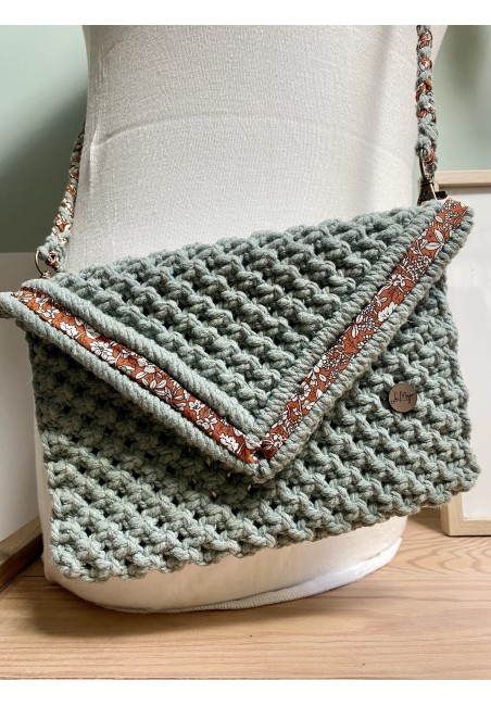 Sac pochette en macramé et tissu