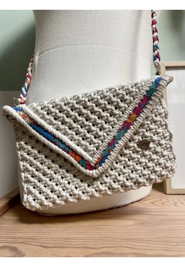 Sac pochette en macramé et tissu