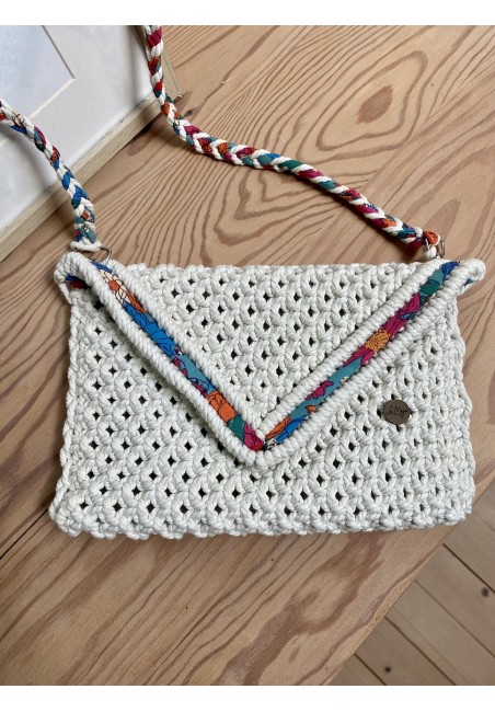Sac pochette en macramé et tissu