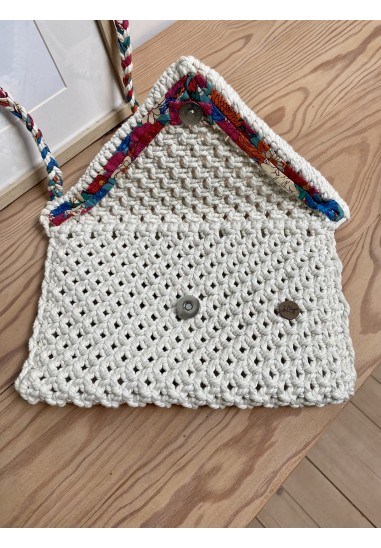 Sac pochette en macramé et tissu