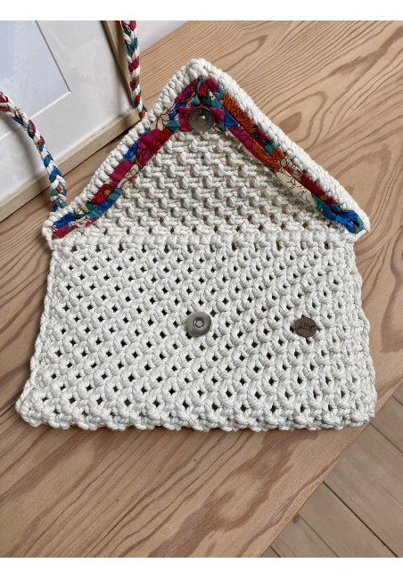 Sac pochette en macramé et tissu