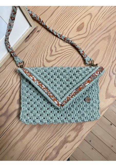 Sac pochette en macramé et tissu