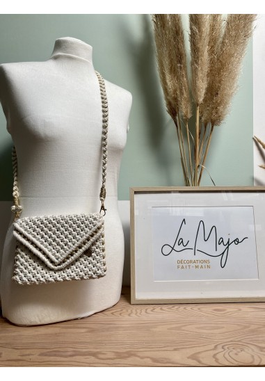 Pochette en macramé avec fil doré