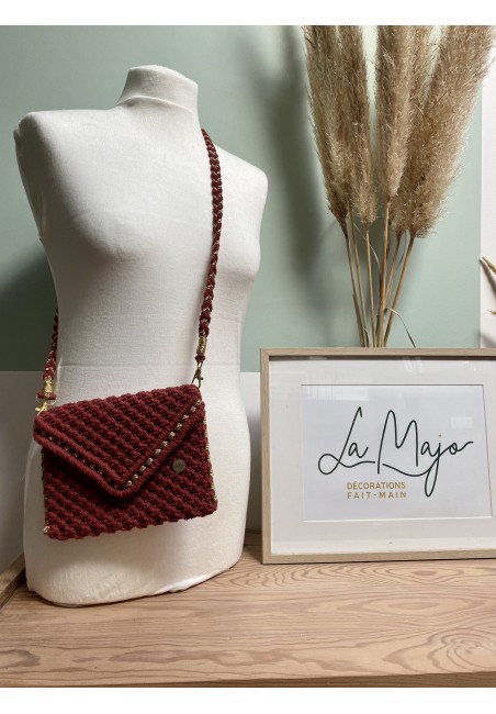 Pochette en macramé avec fil doré