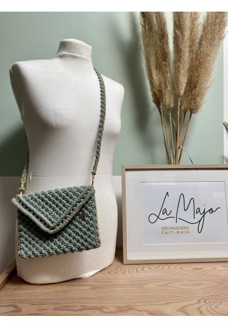 Pochette en macramé avec fil doré