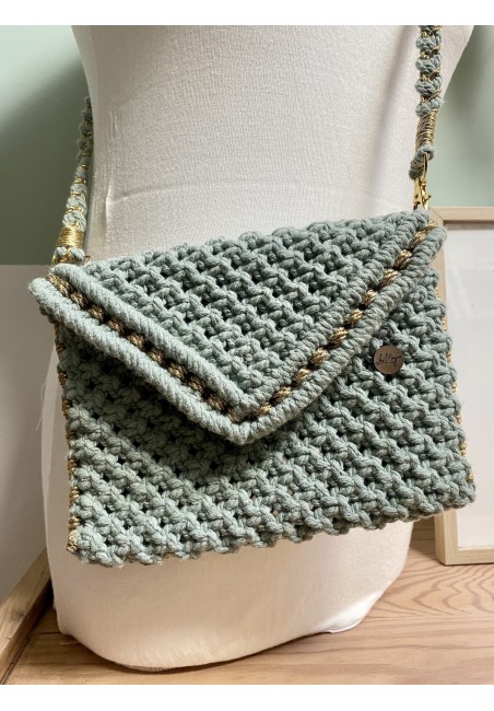 Pochette en macramé avec fil doré