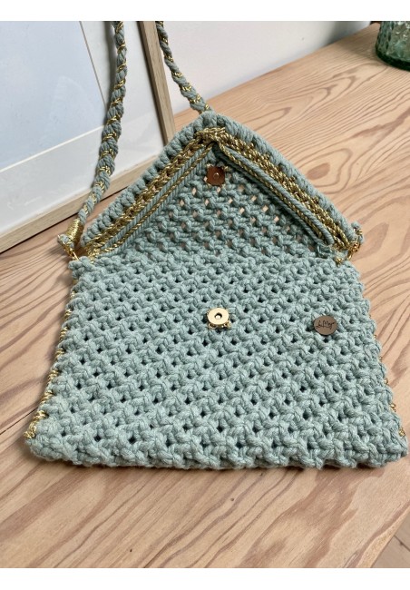 Pochette en macramé avec fil doré