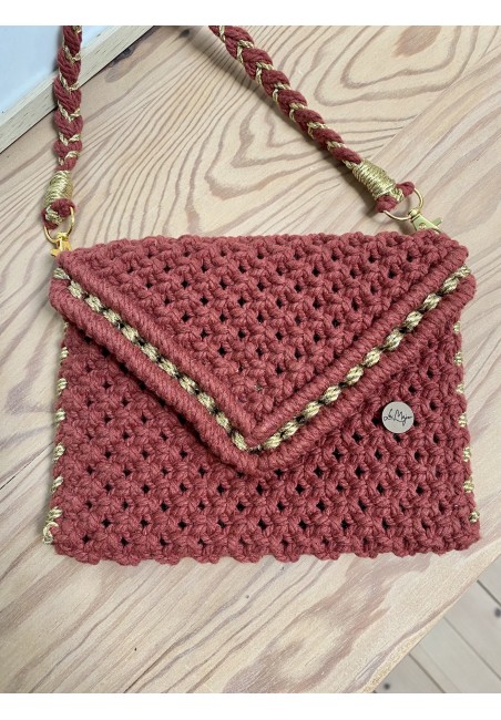 Pochette en macramé avec fil doré
