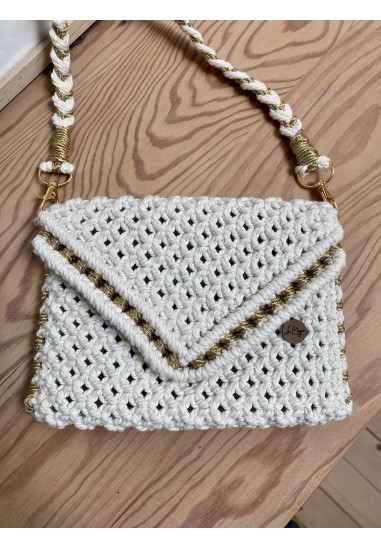 Pochette en macramé avec fil doré
