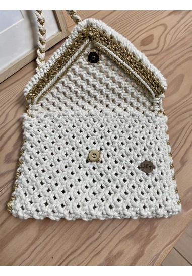 Pochette en macramé avec fil doré