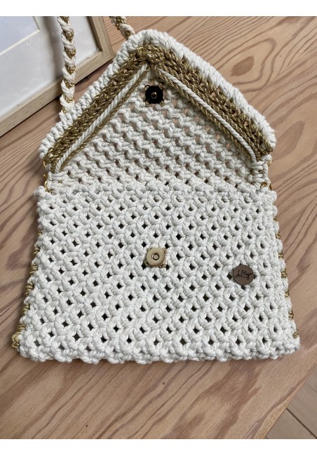 Pochette en macramé avec fil doré