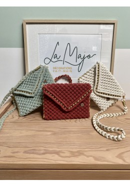 Pochette en macramé avec...
